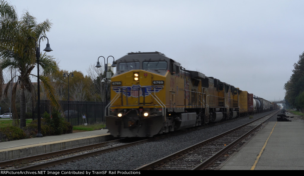 UP 6769 Leads the MOAOA-16